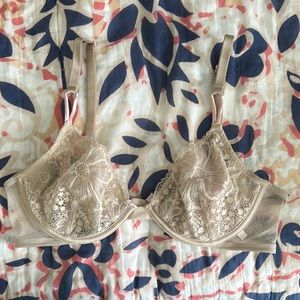Victoria’s Secret underwire bra 36C